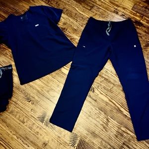 Figs scrubs set Navy-small top, medium pants